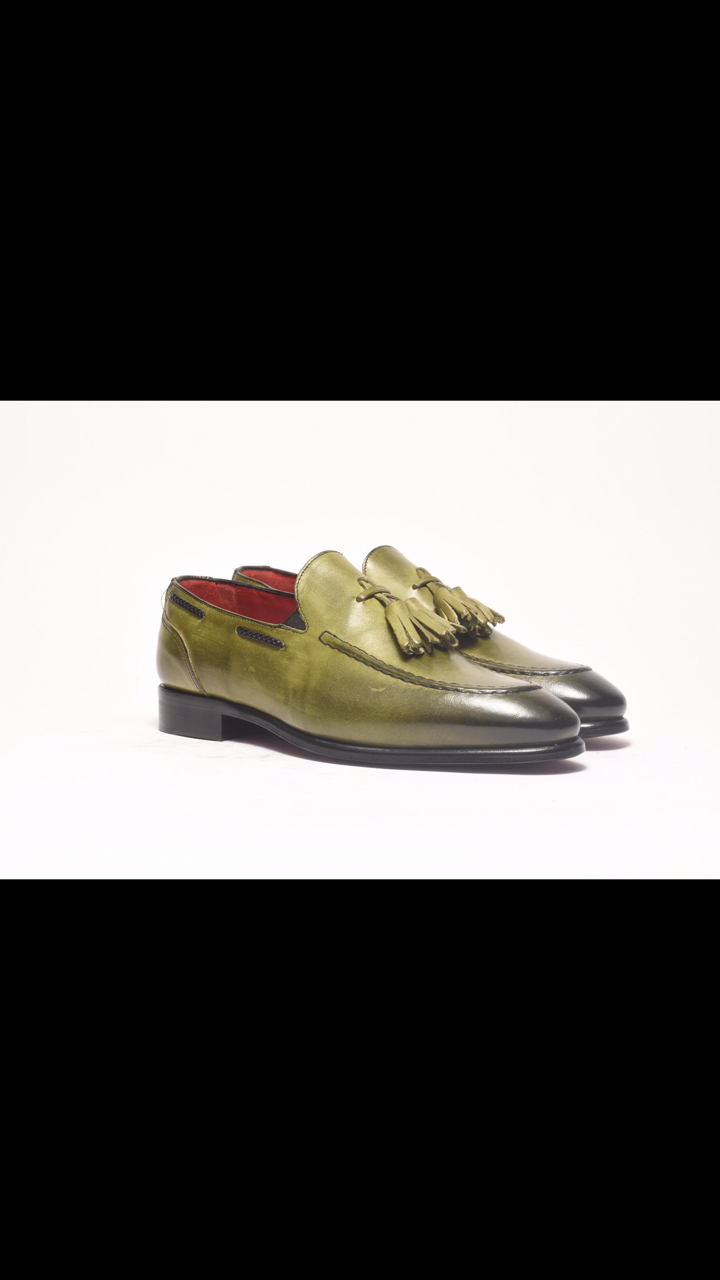 Green calf skin all leather slip on with tassel and matching belt . Cut from a single sheet of leather. Almond burnish toe, leather insole and out sole. Comfortable 1 inch heel. Available in size 7/41-13/46. We ship world wide from our warehouse in Italy via DHL in 5-7 to you.